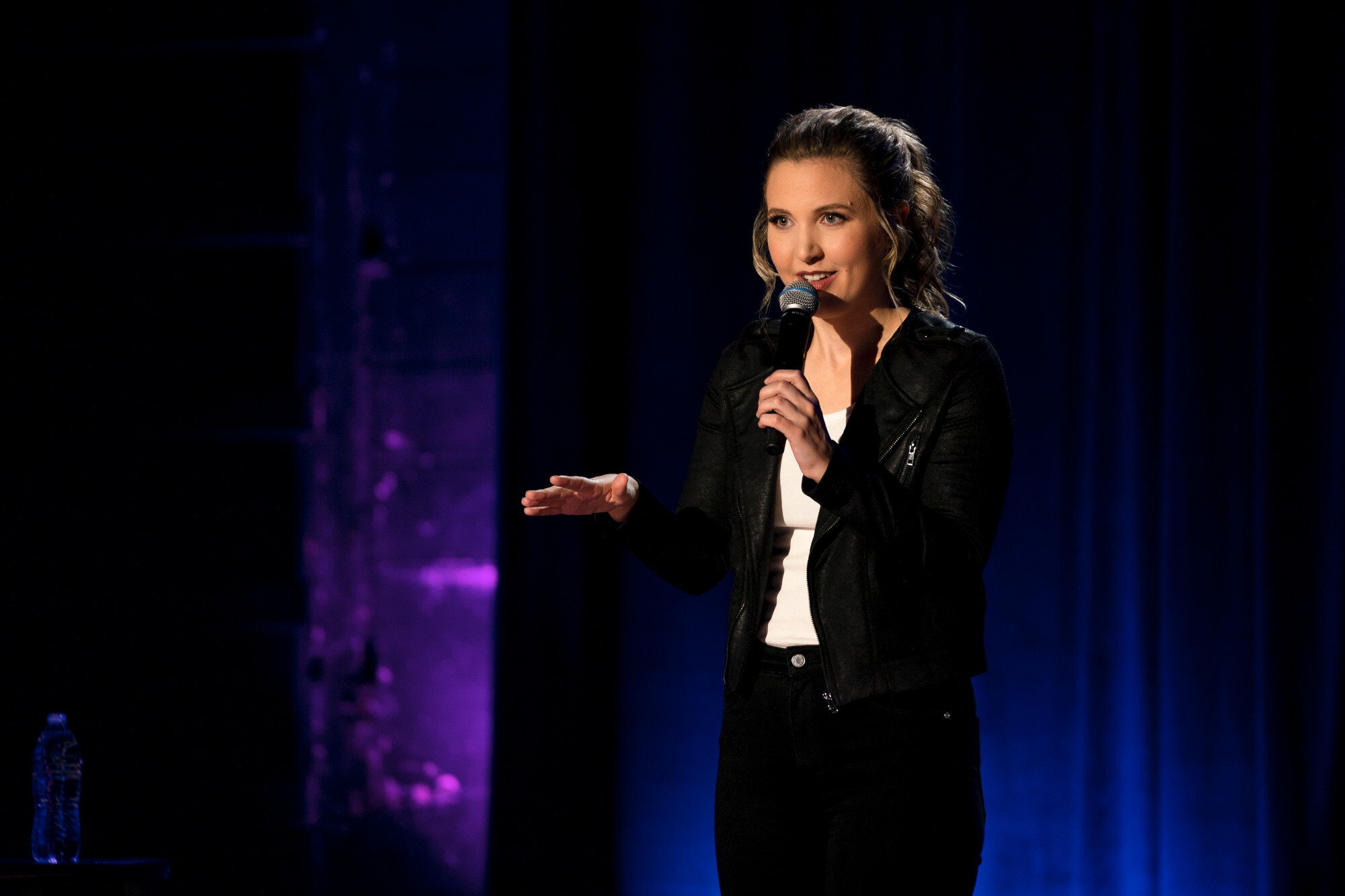 Netflix zapowiada standup Taylor Tomlinson QuarterLife Crisis 06.02.2020