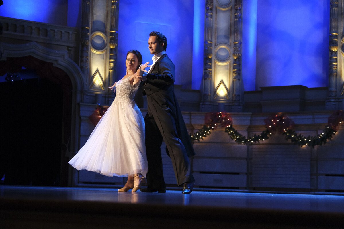 christmas-waltz-(5)_637fa7d161f33