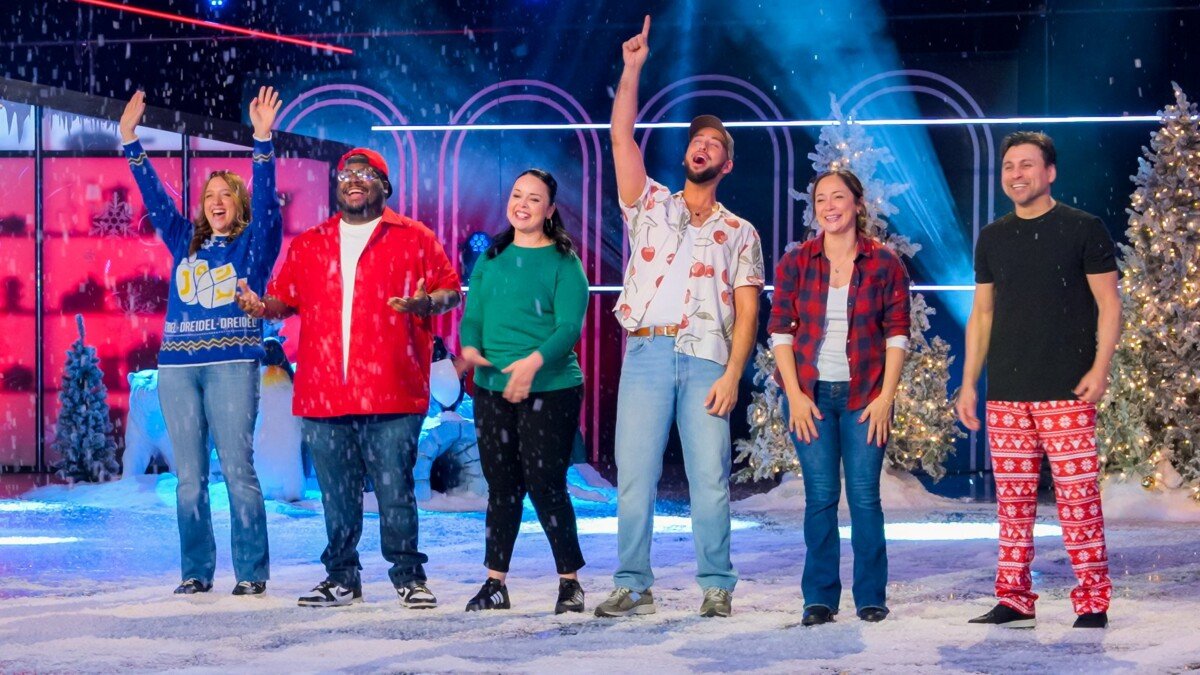 Is_It_Cake__Holiday_n_S2_E1_00_00_40_17_R