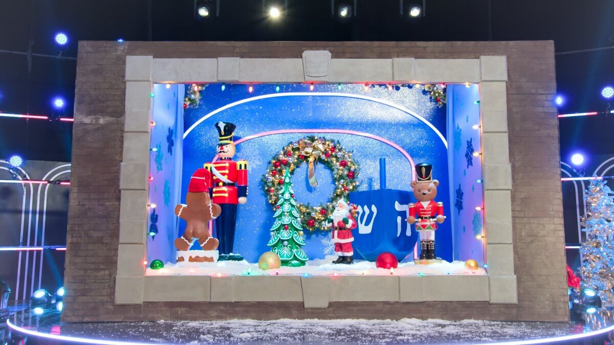 Is_It_Cake__Holiday_(TQzlinDexS)_n_S2_E3_00_02_45_05_R