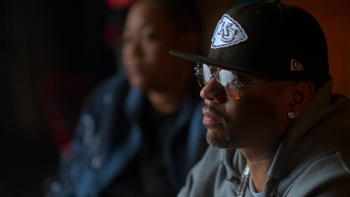 IVUN_S1_FG_101_00005101_Still007_3000