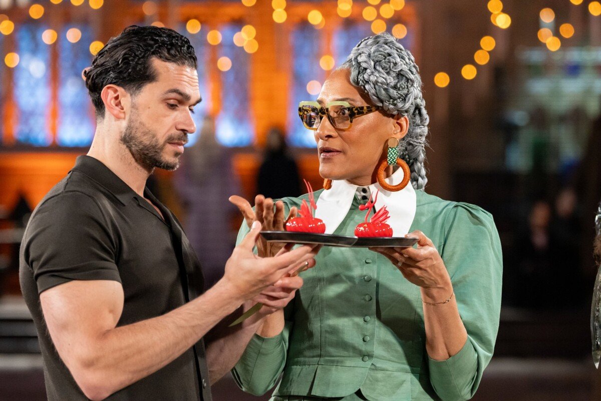 judges-jozef-youssef-and-carla-hall-during-judging-on-food-network-s-harry-potter-wizards-of-baking-season-2