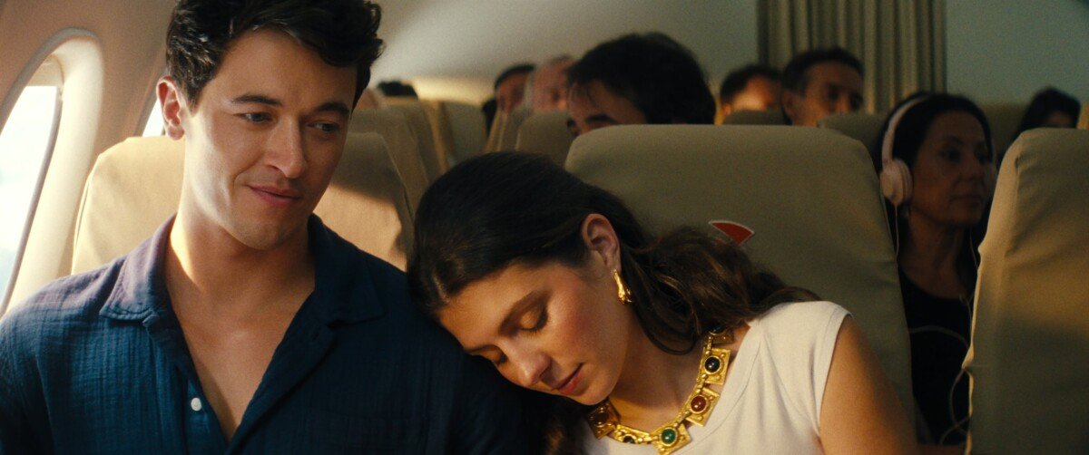 PEOPLE_WE_MEET_ON_VACATION_n_01_48_23_01_R