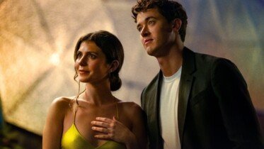 "Ludzie, których spotykamy na wakacjach", "Bridgertonowie", "Silni i sprawni: Azja" oraz "Władcy Rio" na materiałach od Netflixa