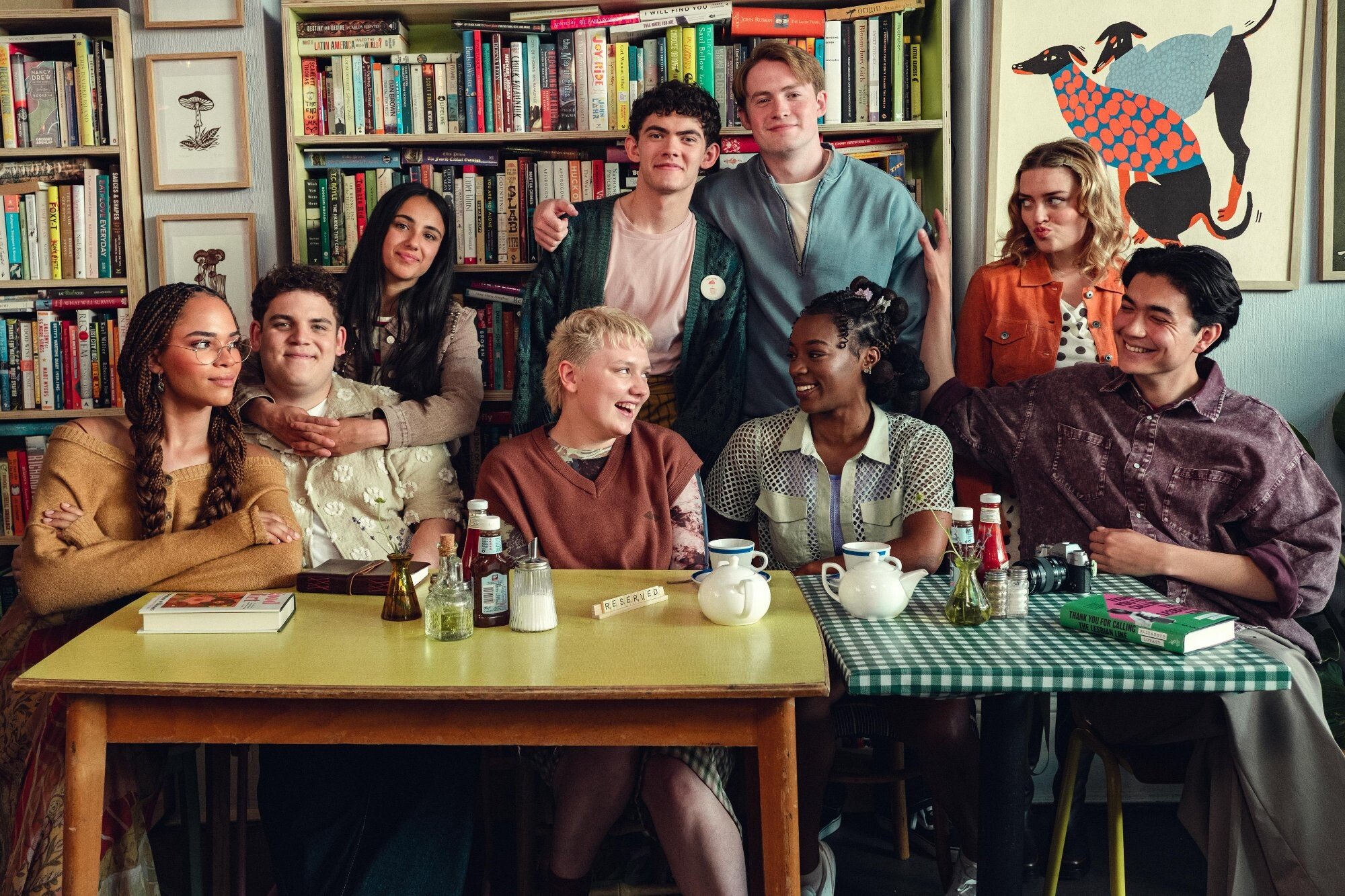 "Heartstopper Forever", "Autobus: Strajk piłkarzy reprezentacji Francji", "The Ribbon Hero" oraz "The Roast of Kevin Hart" na materiałach od Netflixa