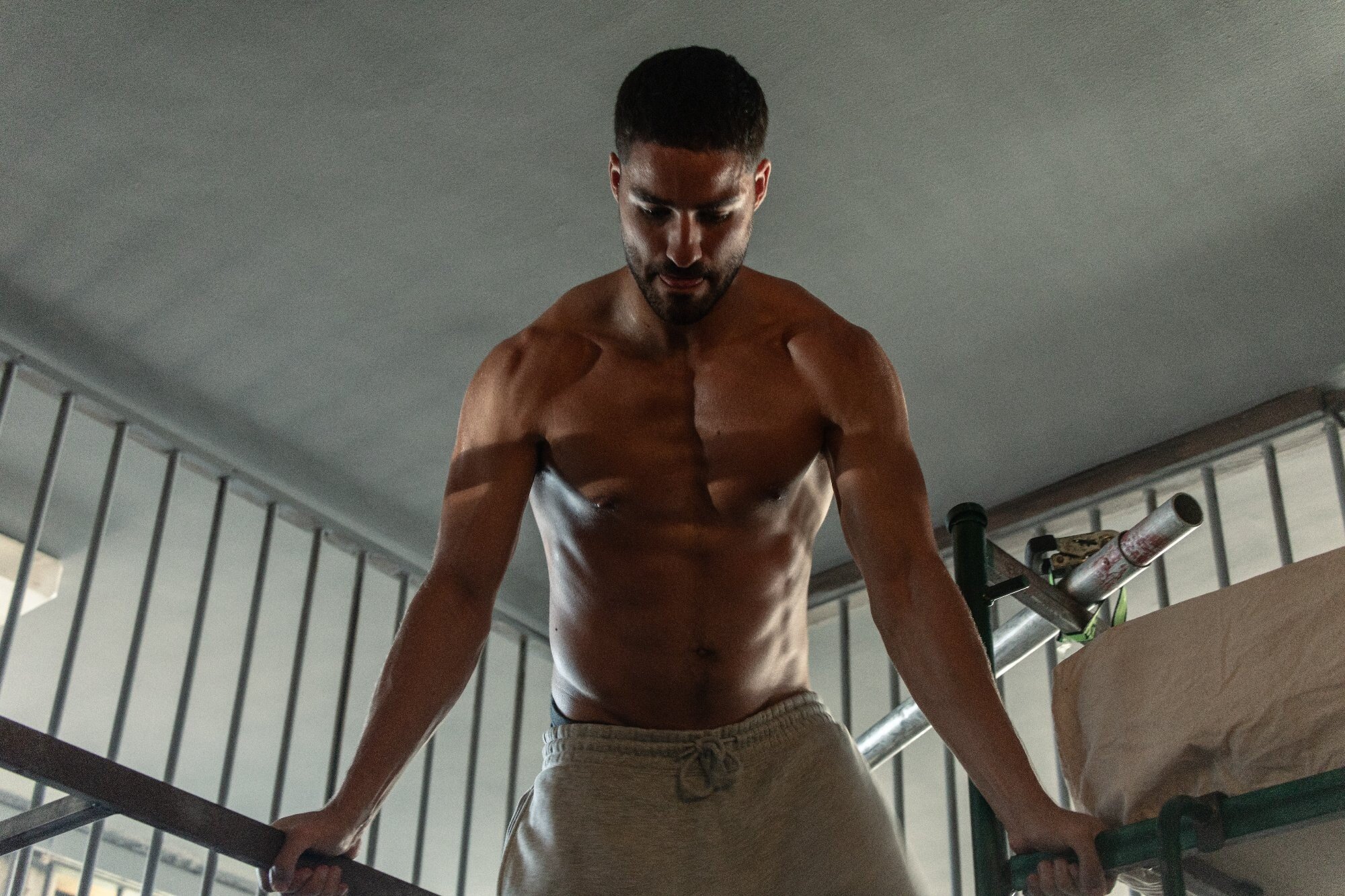 "Czego nie wiemy o dinozaurach", "Przypływ", "Morderca z TikToka" oraz "Wysokie fale" na materiałach od Netflixa