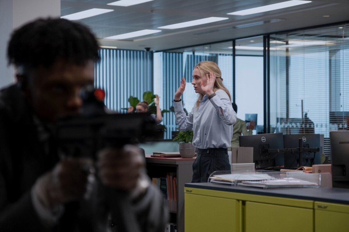 STEAL_S1_UT_240627_ROBLUD_00227RC_3000 (1)