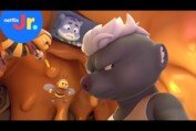 Honey Badger’s Bad Beehive Behavior 